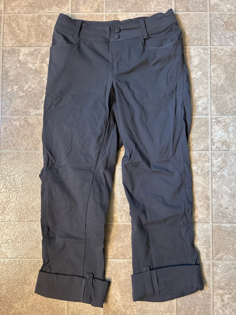 Women’s The North Face Charcoal Cargo Capri Pants with Roll‑Tab Cuffs